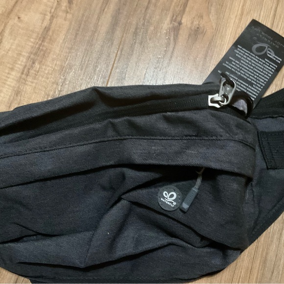 NWT Waterfly Classic Fanny Pack - Picture 3 of 4